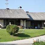 Seebungalows Wedenig Direkt Am Holiday home Krumpendorf