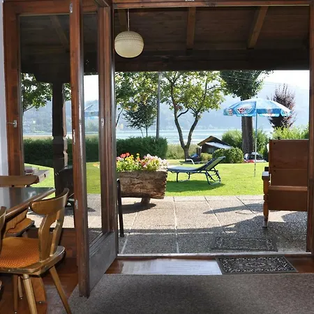 Holiday home Seebungalows Wedenig Direkt Am Krumpendorf
